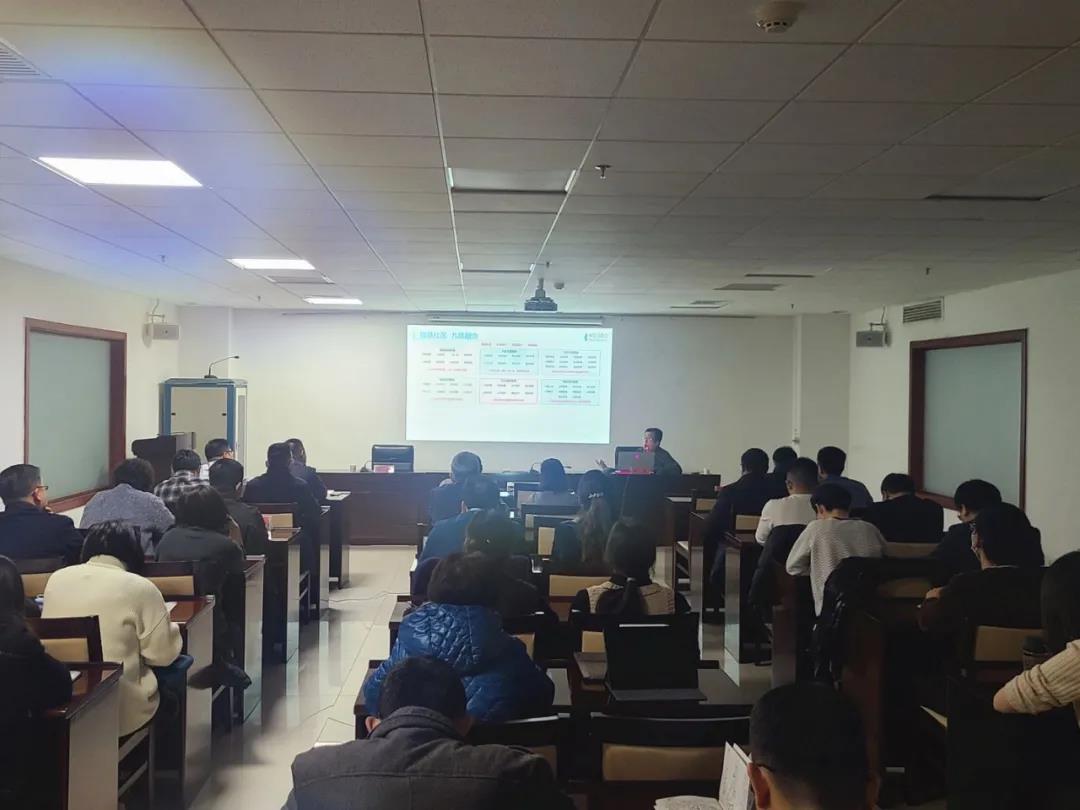 蒼穹數(shù)碼技術(shù)專家在銀川智慧小區(qū)建設(shè)座談會(huì)上作培訓(xùn)交流！