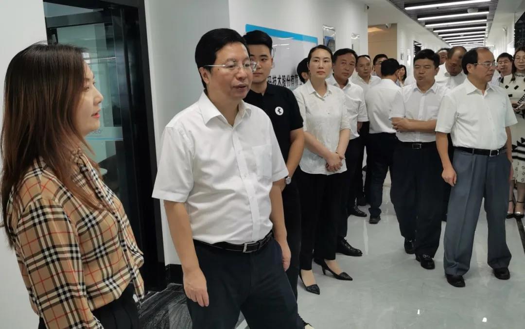 湖南省省委常委、長沙市市委書記胡衡華蒞臨蒼穹數(shù)碼湖南分公司指導調(diào)研！